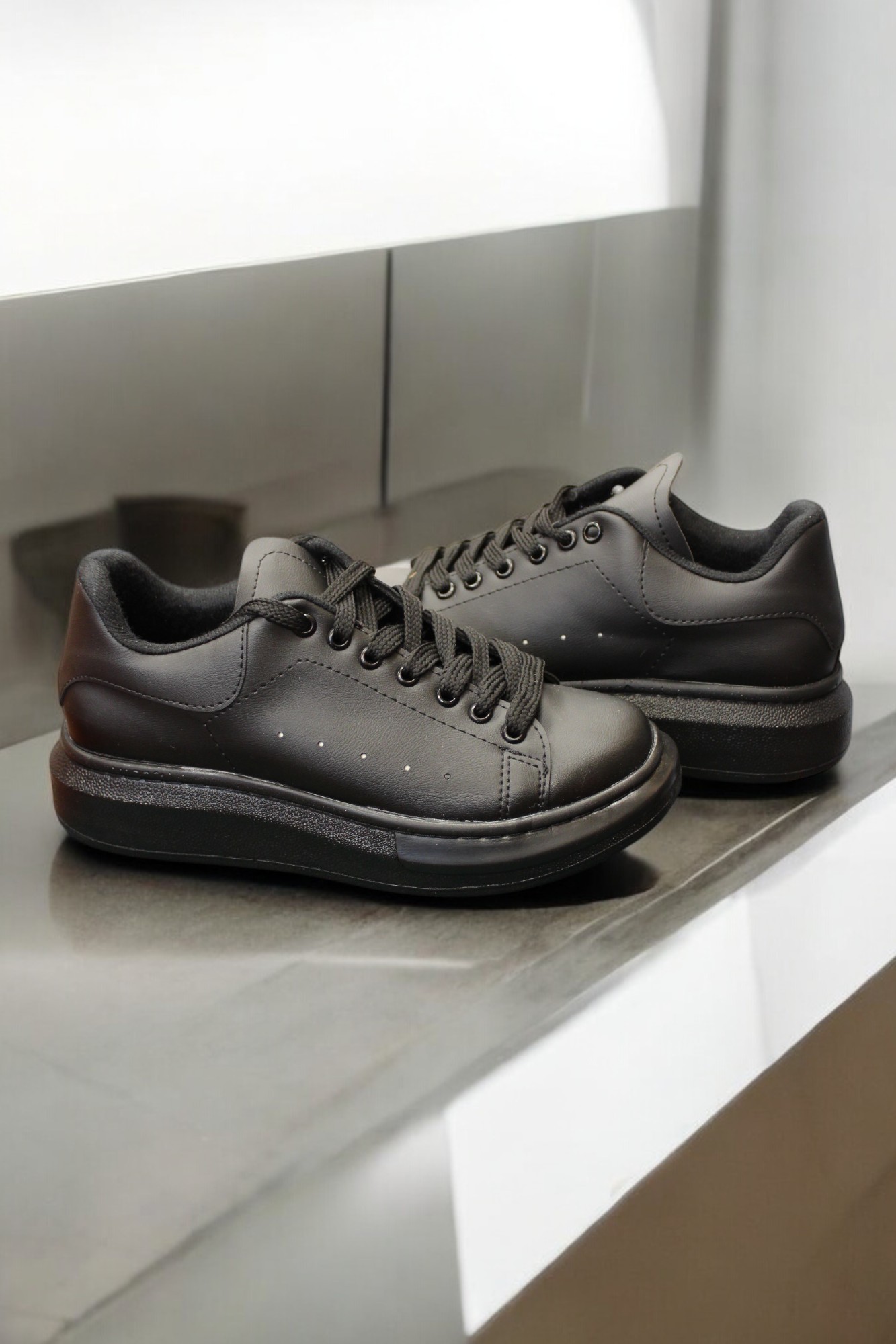 SHOESLOOM BAĞCIKLI SİYAH SPOR MODEL AYAKKABI
